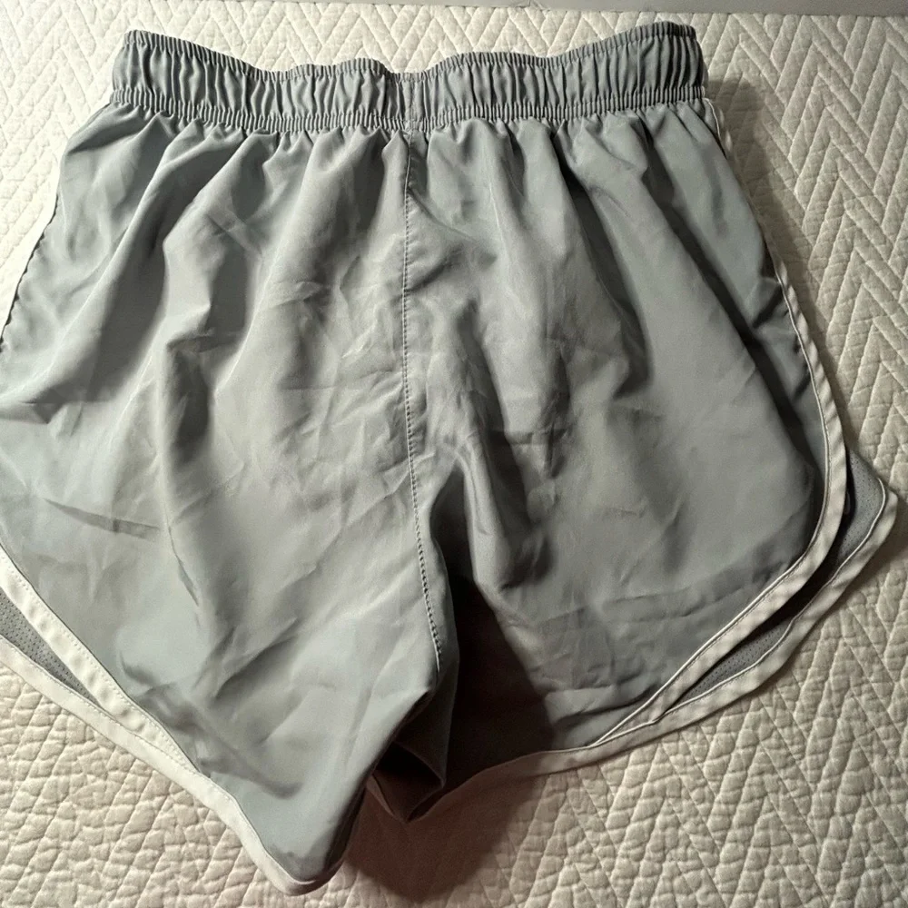 Nike women’s‎ size small tempo running shorts dry fit